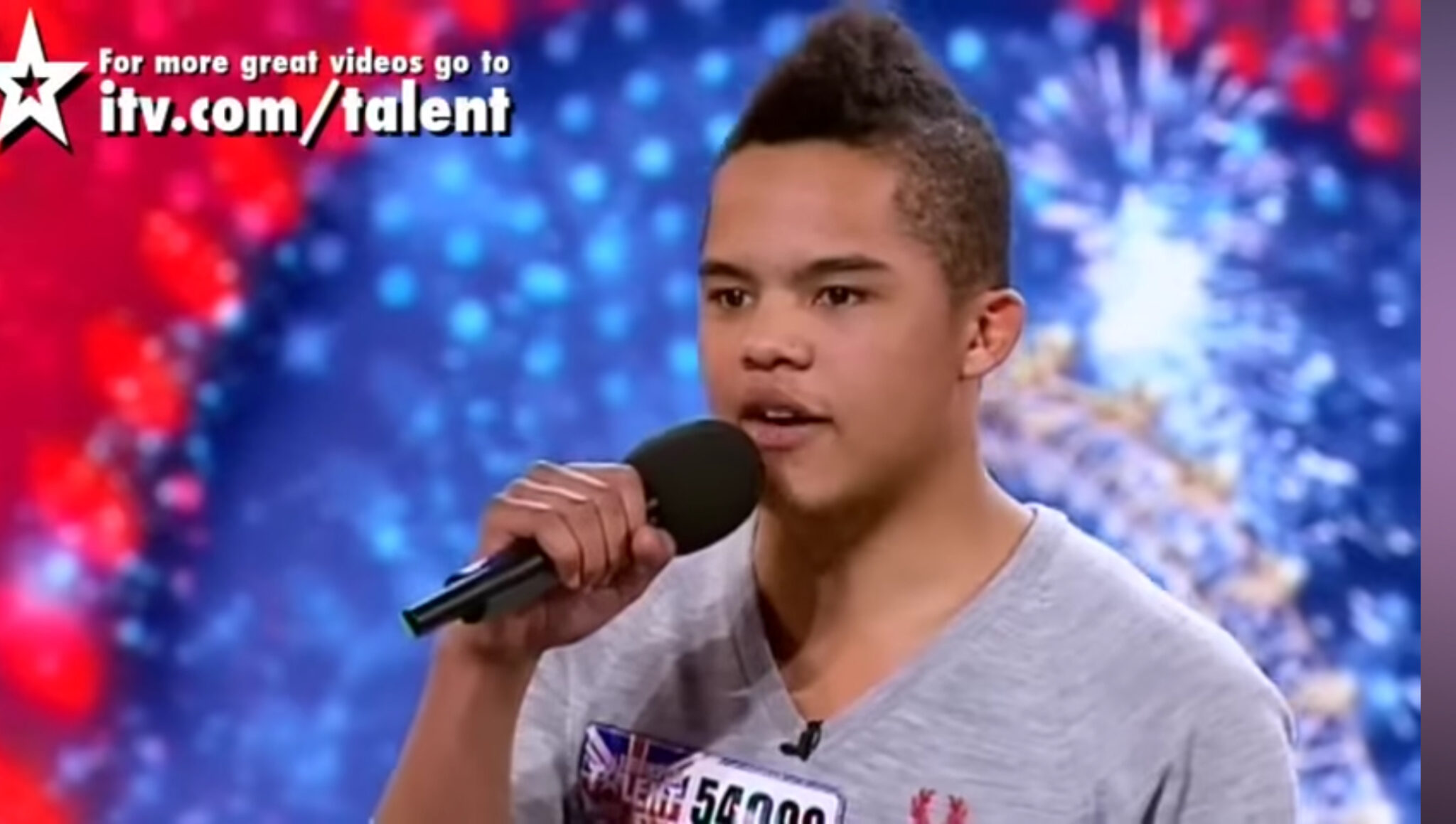 SHOWMAN IN SIXTH FORM! 16-Year-Old Josh Barry Charms The Crowd With His Classic Soul Voice!