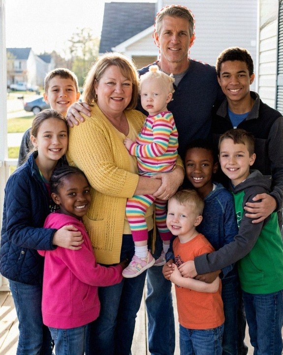 My Husband Walked Away from Me and Our Eight Kids for a Younger Woman—But a 2 AM Voicemail a Month Later Proved Life Had Finally Caught Up With Him