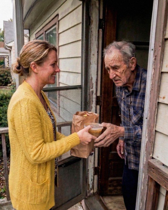 I Spent Years Cooking Dinner for the Loneliest, Meanest 80-Year-Old Man on My Street – When He Passed Away, His Will Left Me and His 3 Children Speechless