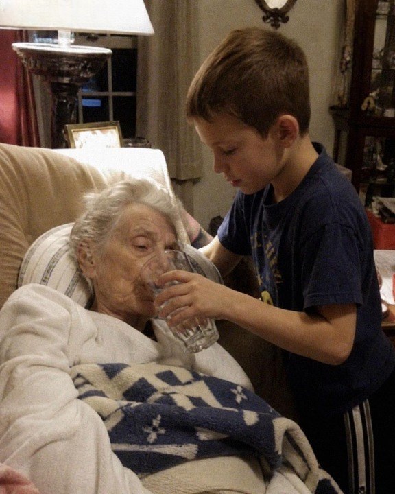 A Young Boy Cared for His Elderly Neighbor for Three Years — Then One Day, He Discovered a Box She Had Left for Him in His Yard